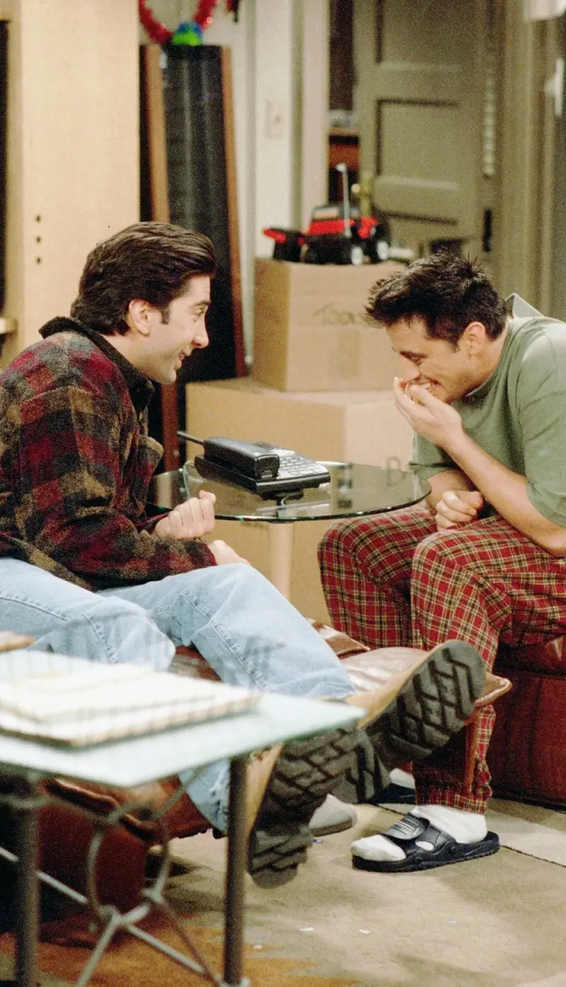 American television sitcom Friends Joey Tribbiani (Matt LeBlan) and Ross Geller (David Schwimmer)